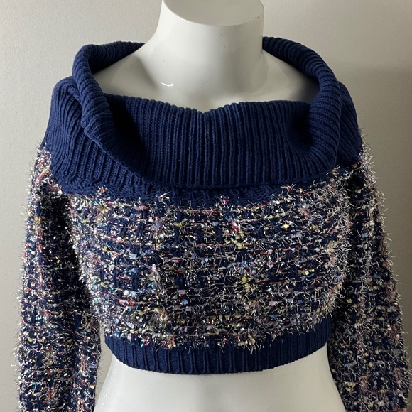 L'ATISTE Other - Two piece off the shoulder crop knit sweater short set.